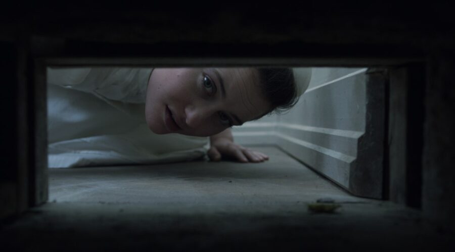 Dominique Devenport (Johanna Gabathuler) in una scena di “Davos”. Credits: RTI Mediaset.