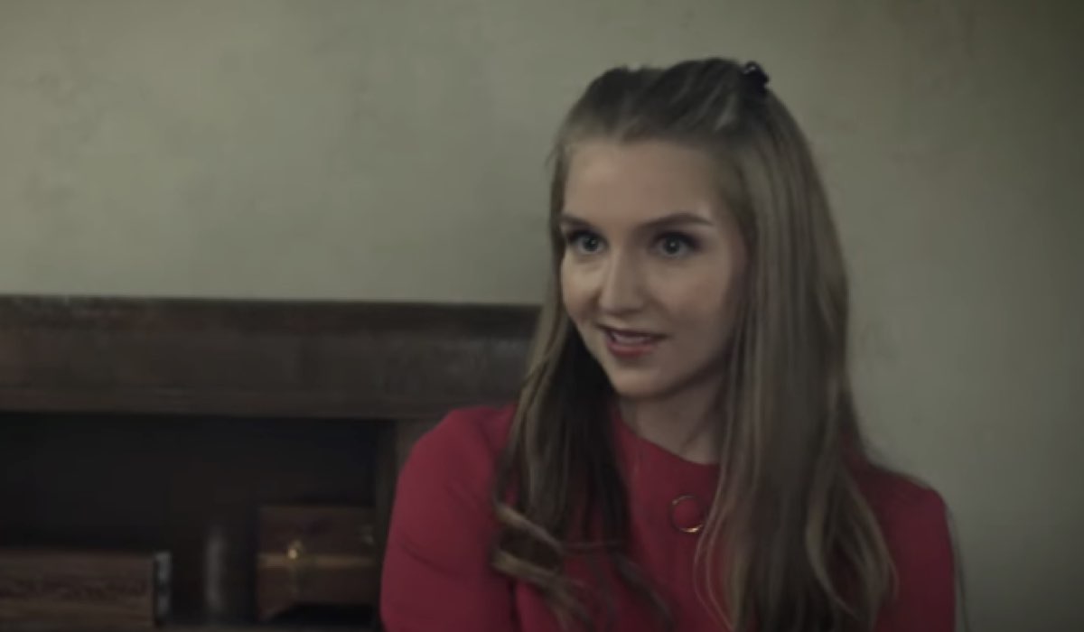 Elyse Maloway (Clara Jean Cutler) in una scena del trailer di “Dawn”. Credits: Lifetime/Rai.