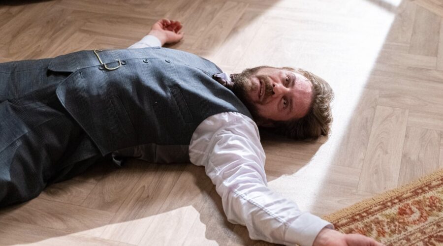 Javier Collado (Fernando) in una scena de “La Promessa”. Credits: RTI Mediaset.