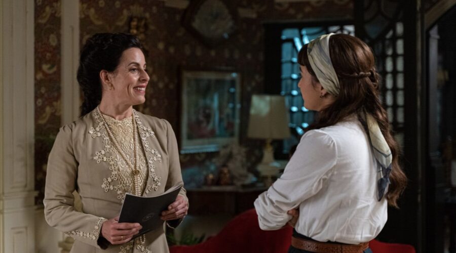 Da sinistra: Cristina Fernández (Margarita) e Carmen Asecas (Catalina Luján) in una scena de “La Promessa”. Credits: RTI Mediaset.