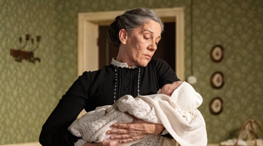 Marga Martínez (Petra Arcos) in una scena de “La Promessa” in onda su Canale 5. Credits: Bambú Producciones/RTVE/RTI Mediaset.