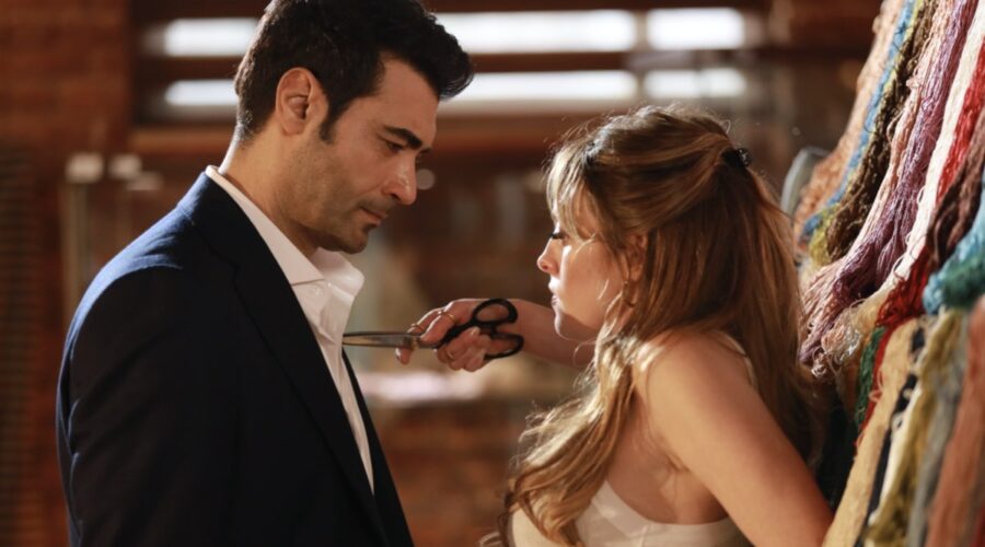 Da sinistra: Murat Ünalmış e Melis Sezen in una scena de “La Rosa Della Vendetta”. Credits: RTI Mediaset.