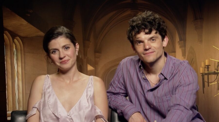 Da sinistra: Emily Bader e Edward Bluemel nell'intervista per “My Lady Jane”. Credits: Tvserial.it.