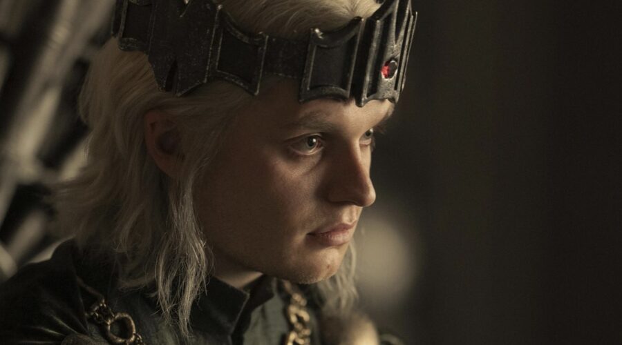 Tom Glynn-Carney (Aegon II Targaryen) in una scena di “House of the Dragon 2“. Credits: Courtesy of HBO/Sky Italia.