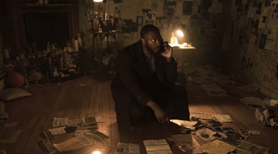 Aldis Hodge (Alex Cross) in una scena di “Cross”. Credits: Prime Video.