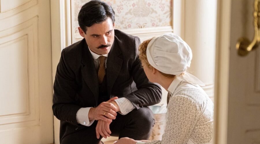 Ana Garces (Jana Exposito); Arturo Sancho (Manuel Luján) In La Promessa Credits Rete In Rete