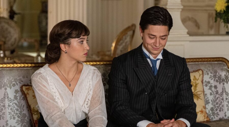 Carmen Asecas (Catalina Luján), Michel Tejerina (Pelayo) In La Promessa Credits Rete In Rete