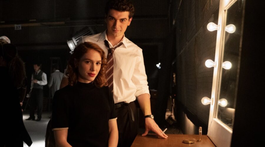 Da sinistra: Ludovica Martino e Giacomo Giorgio in un posato per “Carosello”. Credits: Rai.