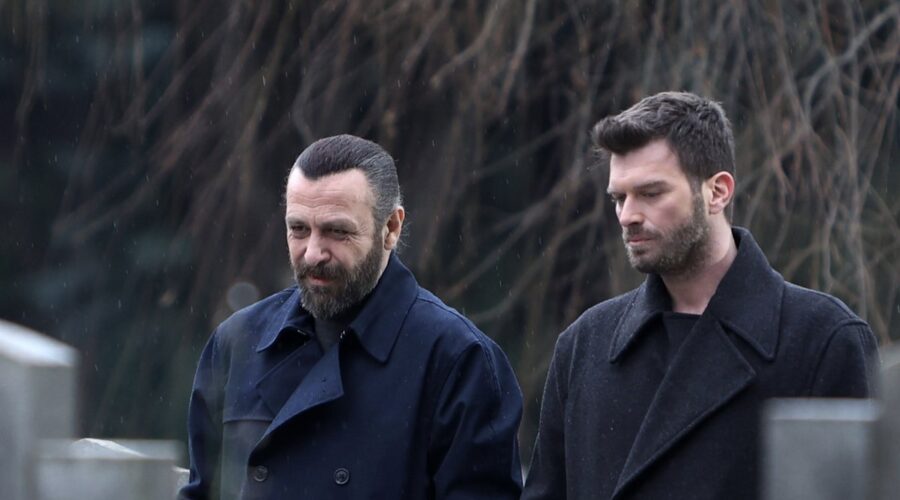 Da sinistra: Nejat Isler (Cihan) e Kivanç Tatlitug (Aslan) in una scena di “The Family”. Credits: RTI Mediaset.