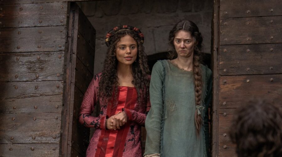 Decameron. (L To R) Tessica Plummer As Filomena And Tanya Reynolds As Licisca In Episode 101 Of Decameron. Giulia Parmigiani Netflix