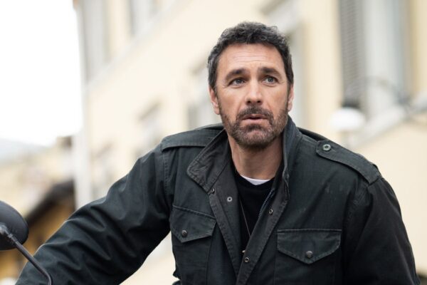 Raoul Bova in una scena di “Don Matteo 14”. Credits: Rai.