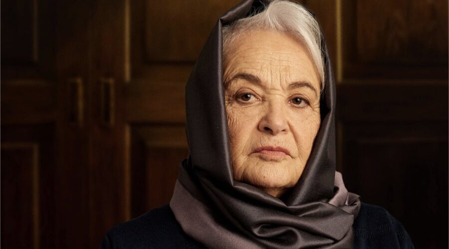 Emel Göksu (Seher) in “The Family”. Credits: RTI Mediaset.