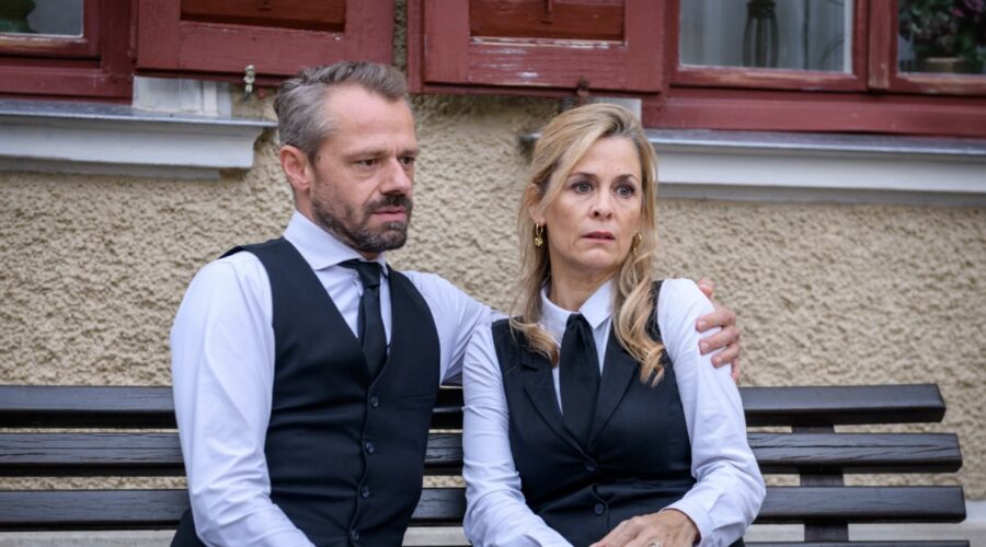 Da sinistra: Sven Waasner (Erik Vogt) e Tanja Lanäus (Yvonne Klee) in una scena di “Tempesta D'Amore”. Credits: Das Erste/RTI Mediaset.