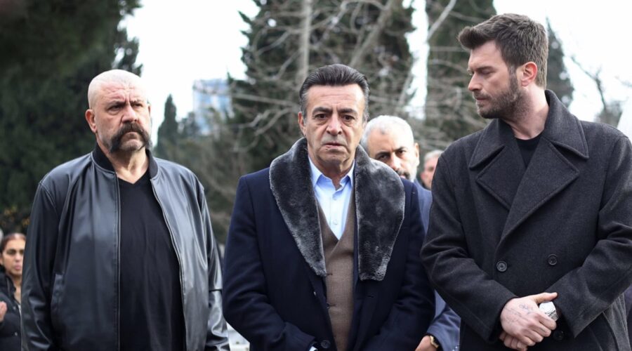 Da sinistra: Levent Ülgen (Ibo) e Kivanç Tatlitug (Aslan) in una scena di “The Family”. Credits: RTI Mediaset.