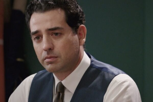 Luca Ferrante (Gianlorenzo Botteri) in una scena della puntata 71 de “Il Paradiso Delle Signore 8”. Credits: Rai.