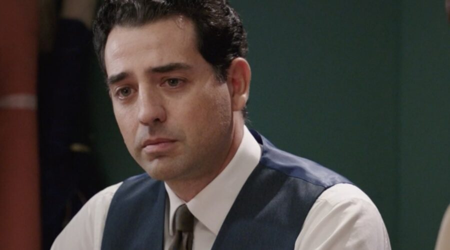 Luca Ferrante (Gianlorenzo Botteri) in una scena della puntata 71 de “Il Paradiso Delle Signore 8”. Credits: Rai.