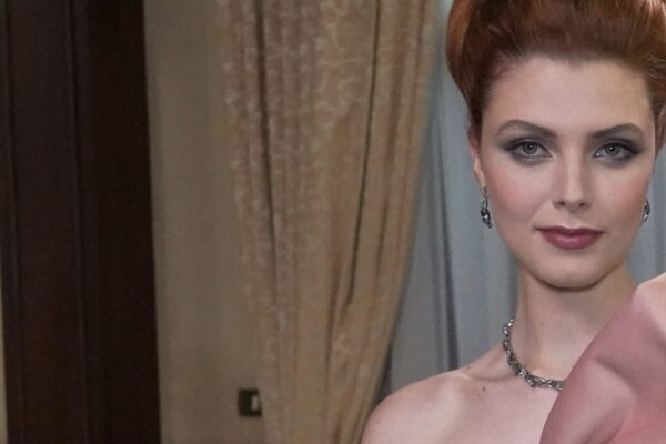 Arianna Amadei (Odile di Sant'Erasmo) in un posato per “Il Paradiso Delle Signore 9”. Credits: Rai.