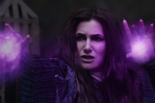 Kathryn Hahn In Una Scena Di Agatha All Along Credits Disnet Plus