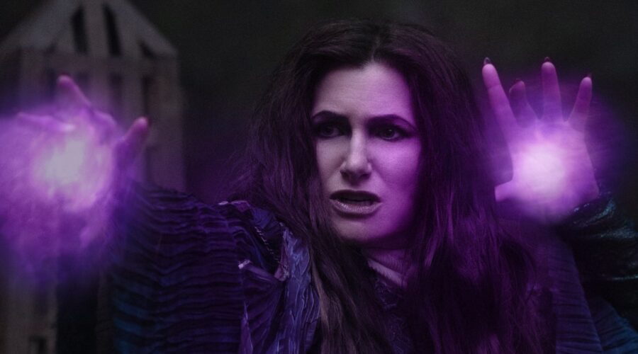Kathryn Hahn In Una Scena Di Agatha All Along Credits Disnet Plus