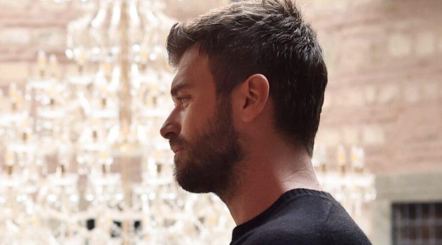 Kivanç Tatlitug (Aslan) in una scena di “The Family”. Credits: RTI Mediaset.