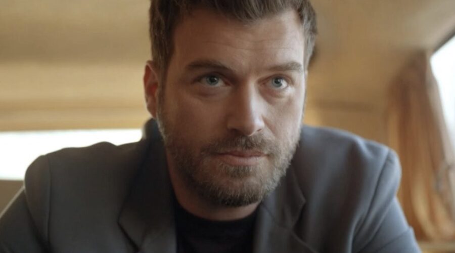 Kivanç Tatlitug (Aslan) in una scena dell'episodio 1 di “The Family”. Credits: RTI Mediaset.