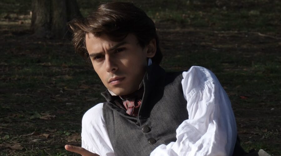Leonardo Maltese (Leopardi) in una scena di “Leopardi - Il poeta dell'Infinito”. Credits: Rai.