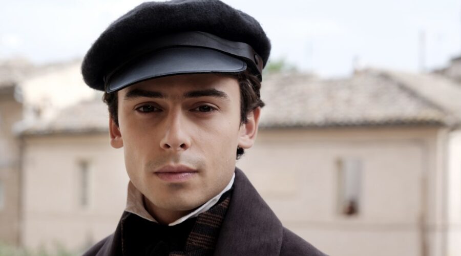 Leonardo Maltese in una scena di “Leopardi - Il poeta dell'Infinito”. Credits: Rai.