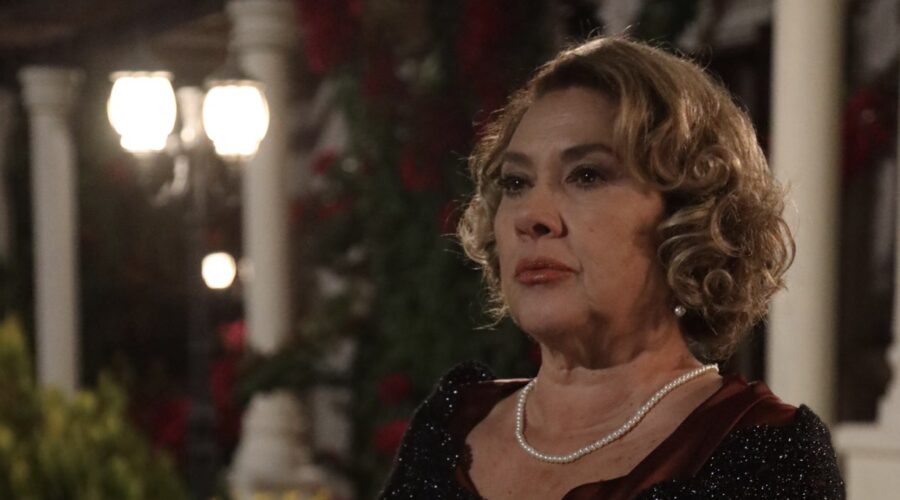 Lütfiye Duman (Hülya Darcan) in una scena di “Terra Amara”. Credits: RTI Mediaset.