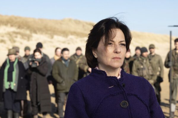 Martina Gedeck (Beatrice Westphal) in una scena di “Helgoland 513”. Credits: Sky/NOW.