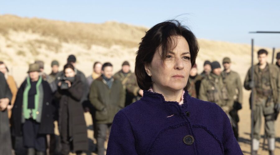 Martina Gedeck (Beatrice Westphal) in una scena di “Helgoland 513”. Credits: Sky/NOW.