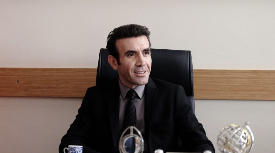 Mehmet Yilmaz Ak (Pars Seçkin) In Segreti Di Famiglia Credits Rete In Rete