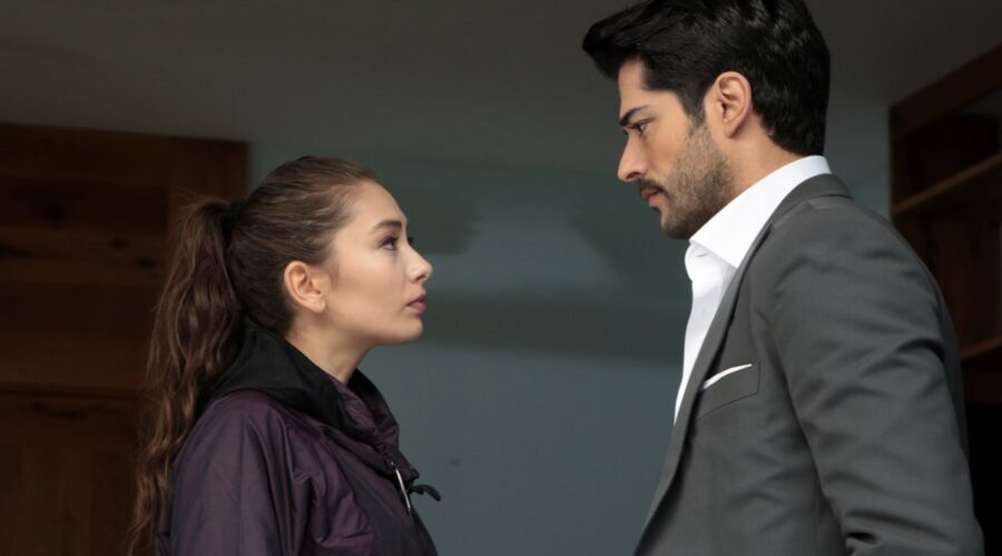 Da sinistra: Neslihan Atagül (Nihan Sezin) e Burak Özçivit (Kemal Soydere) in una scena di “Endless Love”. Credits: RTI Mediaset.
