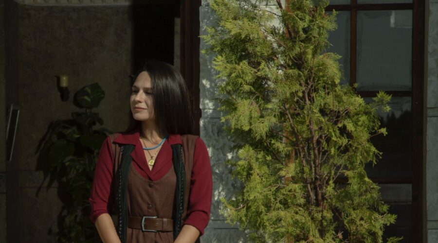 Selin Yeninci (Saniye) in una scena di “Terra Amara”. Credits: RTI Mediaset.