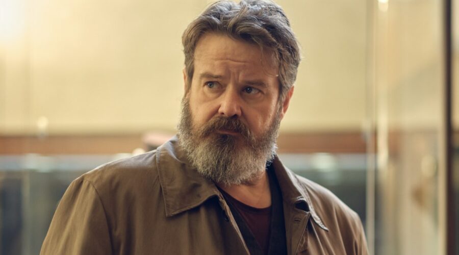 Giuseppe Battiston in una scena di “Stucky”. Credits: Rai.