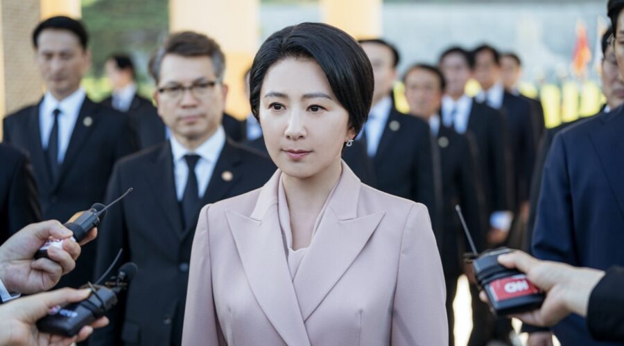 Kim Hee-ae (Jeong Su-jin) in “Come un'onda”. Credits: Kim Seung-wan/Netflix © 2024.