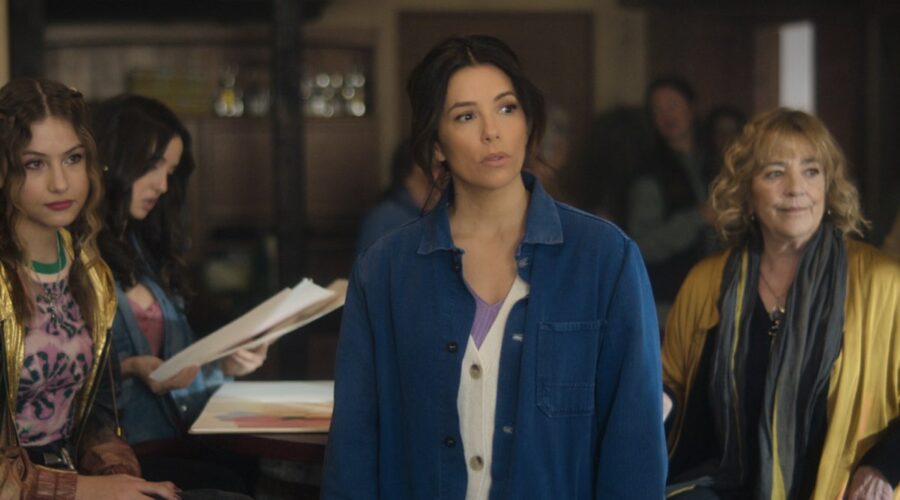 Da sinistra: Victoria Bazúa, Eva Longoria e Carmen Maura in “Tierra de mujeres - Intrecci di vite”, Credits: Apple TV+.