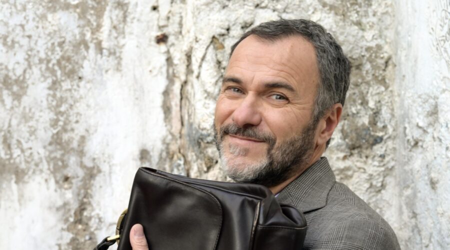 Massimiliano Gallo un posato per “Vincenzo Malinconico - Avvocato d'insuccesso 2”. Credits: Rai.