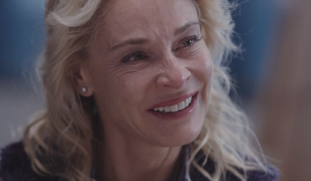 Belén Rueda (Marián Ballesteros Díaz) in una scena di “Madri - Una vita d'amore 2”. Credits: Mediaset Infinity. 