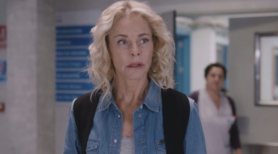 Belén Rueda (Marián Ballesteros Díaz) in una scena di “Madri - Una vita d'amore 2”. Credits: Mediaset Infinity.