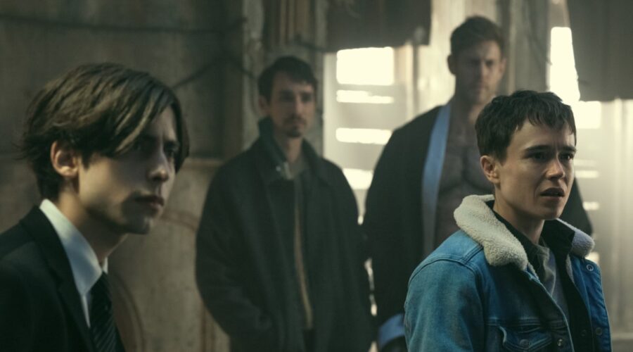Da sinistra: Aidan Gallagher (Number Five), Robert Sheehan (Klaus Hargreeves), Tom Hopper (Luther Hargreeves), Elliot Page (Viktor Hargreeves) in una scena di “The Umbrella Academy” - Credits: Christos Kalohoridis/Netflix © 2024.