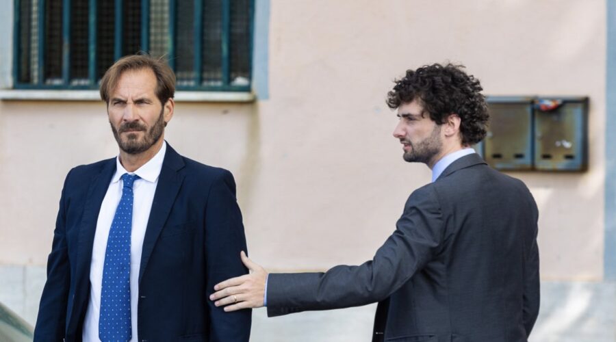 Da sinistra: Maurizio Aiello (Alberto) e Luca Turco (Niko) in una scena di “Un Posto al Sole”, Credits: Rai.