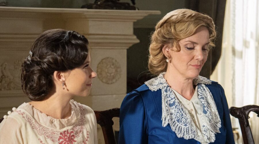 Amparo Piñero (Martina Luján), Eva Martín (Cruz Ezquerdo) In La Promessa Credits Rete In Rete