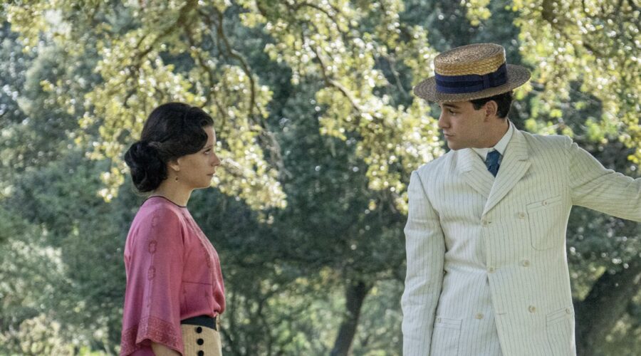 Amparo Piñero (Martina Luján); Xavi Lock (Curro De La Mata) In La Promessa Credits Rete In Rete