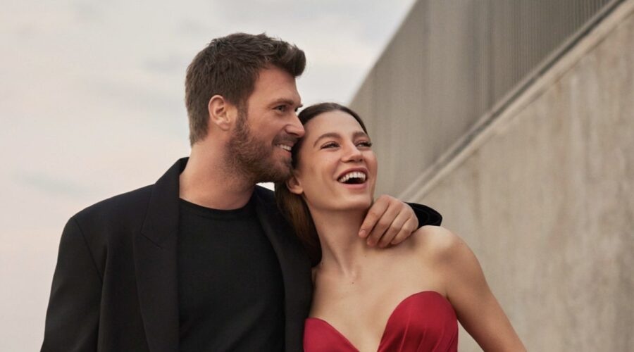 Da sinistra: Kivanç Tatlitug (Aslan) e Serenay Sarikaya (Devin) in un posato per “The Family”. Credits: RTI Mediaset.