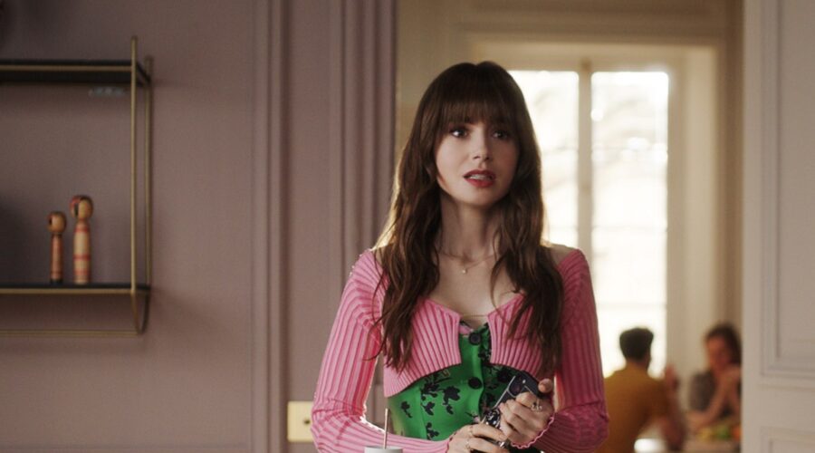 Lily Collins (Emily) in una scena di “Emily In Paris 4”. Credits: Coutesy of Netflix © 2024.