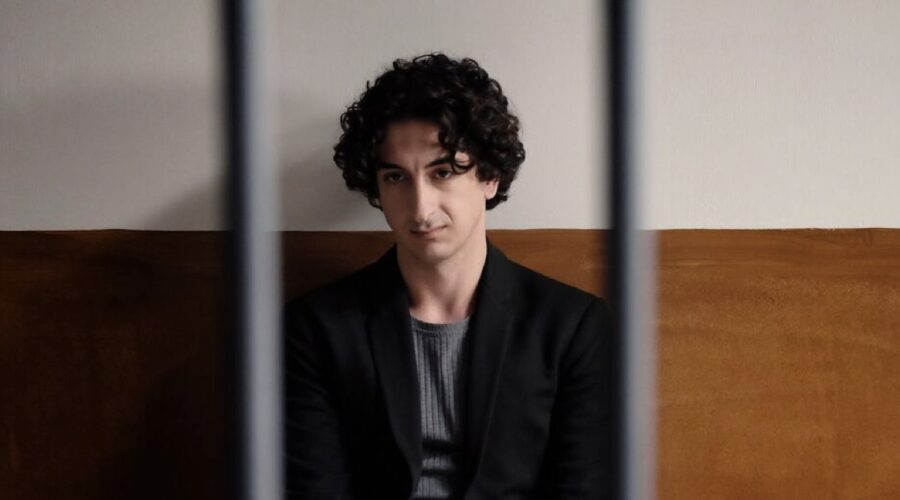 Onur Durmaz (Engin Tilmen) in una scena de “Segreti di Famiglia”. Credits: RTI Mediaset.