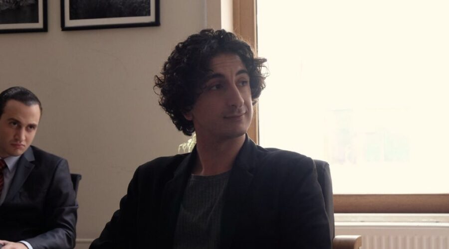 Onur Durmaz (Engin Tilmen) in una scena de “Segreti di Famiglia”. Credits: RTI Mediaset.