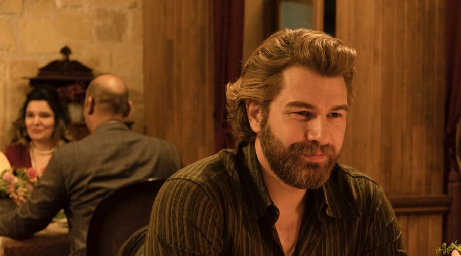 Furkan Palali (Fikret Fekeli) in una scena di “Terra Amara”. Credits: RTI Mediaset.