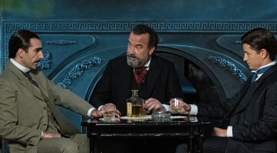 Guillermo Serrano (Lorenzo De La Mata); Manuel Regueiro (Alonso Luján); Michel Tejerina (Pelayo) In La Promessa Credits Rete In Rete