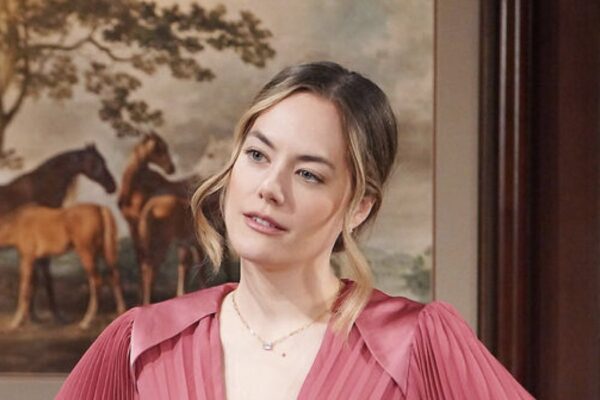 Annika Noelle (Hope Logan) in una scena di “Beautiful”. Credits: BBL Distribution/RTI Mediaset.